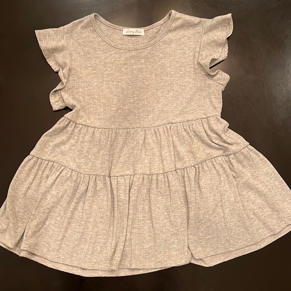 Loose-fitting flowy gray tunic top, size S